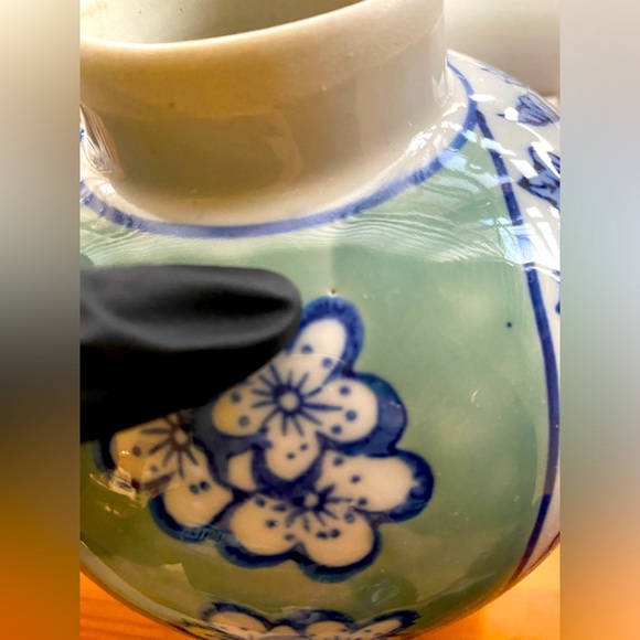 BLUE/WHITE PORCELAIN TRADITIONAL CHINESE BONE VASE! - Picture 4 of 6